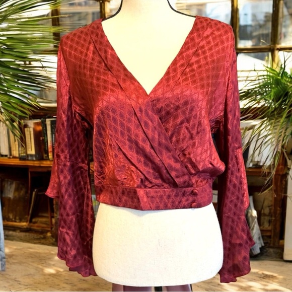 Band of Gypsies Tops - BAND OF GYPSIES | Bloomingdale’s Boho Crop Top w/ Flare Sleeves - Medium